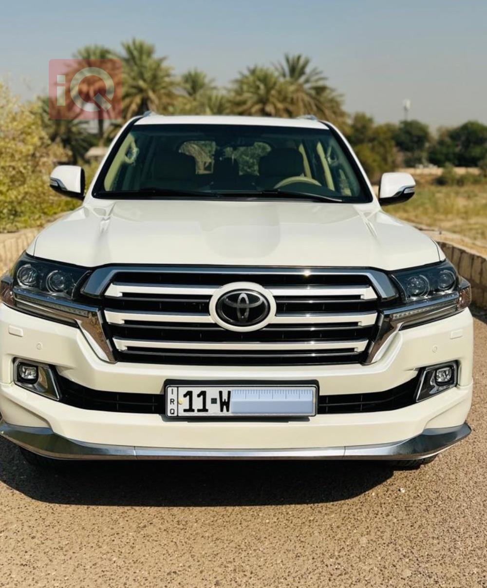 تۆیۆتا لاند کروزەر